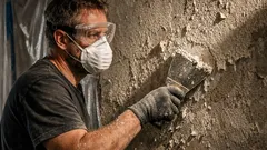 Strukturfarbe entfernen: so bekommst du Wände wieder glatt ohne Chaos