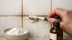 Natron und Wasserstoffperoxid: So entfernst du hartnäckige Beläge in Bad und Küche